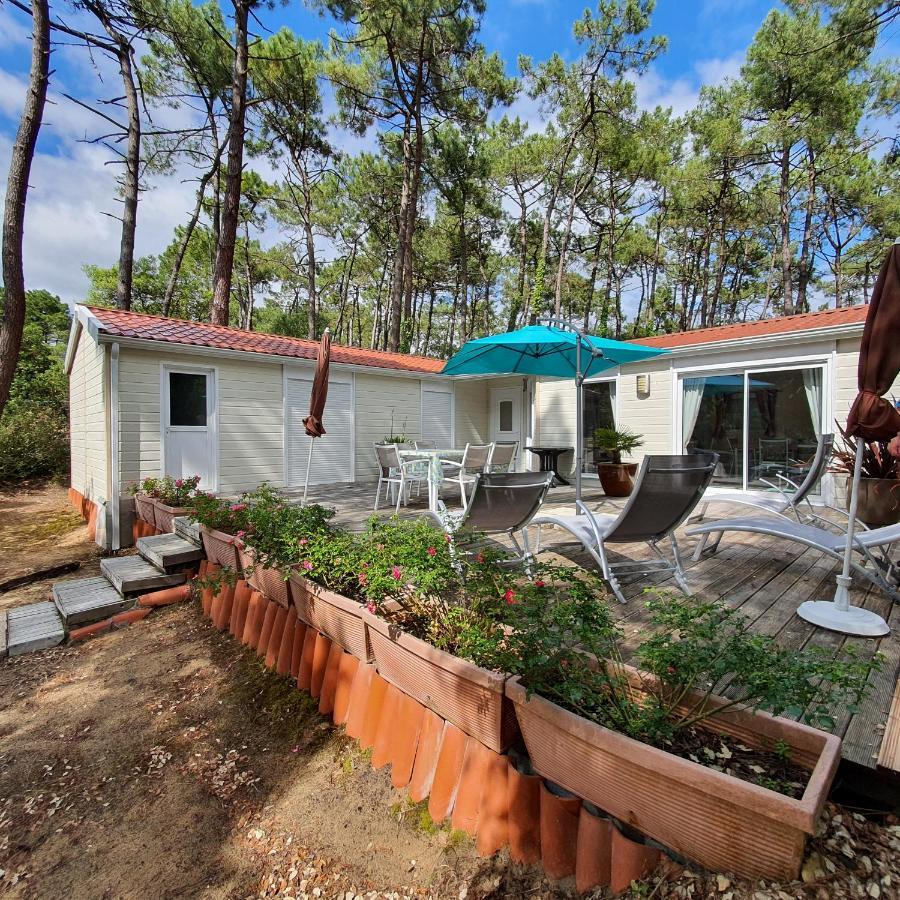 Отель Le Domaine Des Pins Сент-Илер-де-Рье Экстерьер фото